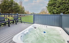 The Kestrel Lodge With Hot Tub